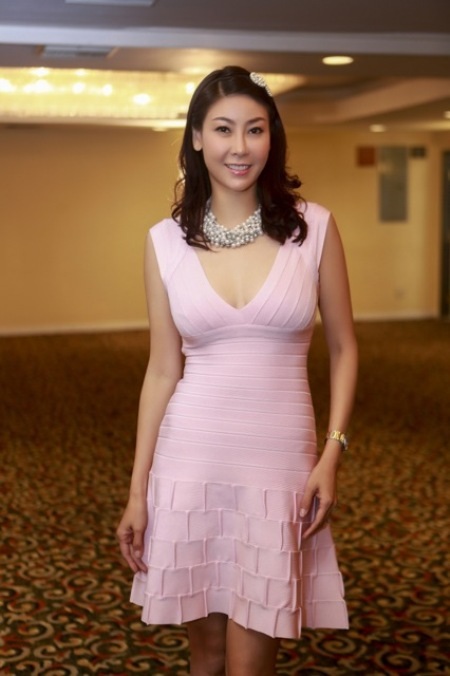 Chiếc váy đơn giản nhưng không kém phần gợi cảm