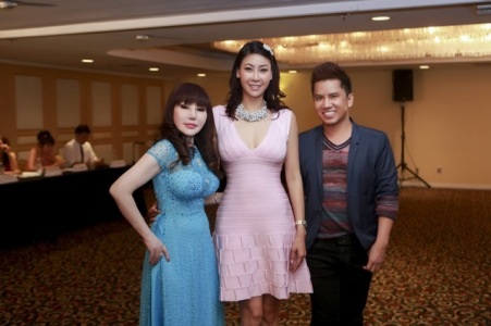 Cùng với hoa hậu tài năng quý bà Ngọc Ánh và ca sĩ Quang Toàn