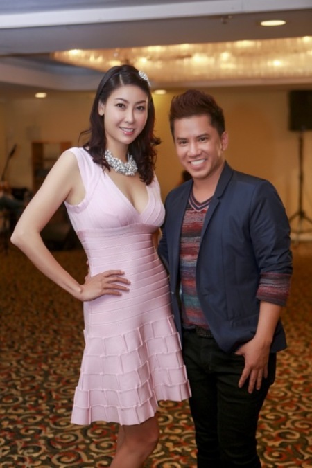 Quang Toàn chọn trang phục vest đơn giản