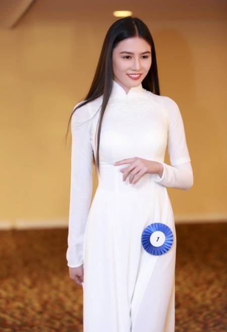 Thí sinh trong trang phục áo dài