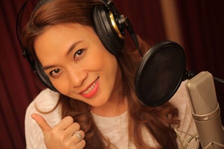 Mỹ Tâm tặng quà cho fan trước khi đi xa Việt Nam 1 tháng - 7 Thương ca tiếng Việt là một ca khúc có giai điệu đẹp và ca từ ý nghĩa của nhạc sĩ Đức Trí.