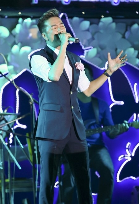 Đàm Vĩnh Hưng đắm mình trong cảm xúc âm nhạc