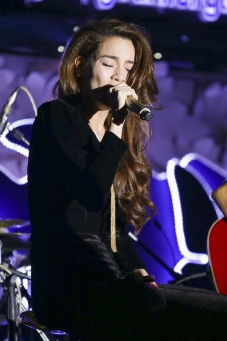 Nữ ca sĩ nồng nàn trên sân khấu