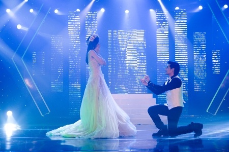 Đông Nhi và Ông Cao Thắng bất ngờ "lên xe hoa"? - 9 Tiết mục được dàn dựng vừa lãng mạn và công phu khiến cả hai càng thêm thích thú