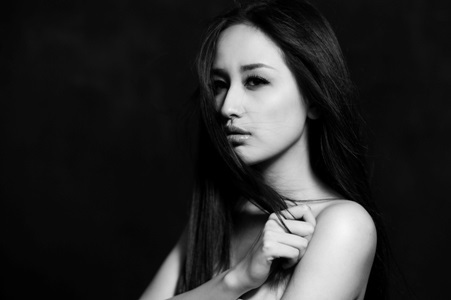 Bộ ảnh "vai trần tóc xõa" của hoa hậu Mai Phương Thúy - 2 Cựu hoa hậu Việt Nam đang chọn cho mình một khoảng lặng để thư giãn trong tâm hồn...