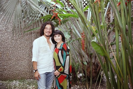 Ngắm tổ ấm hạnh phúc của vợ chồng Cẩm Vân - Khắc Triệu - 11 Một góc bày trí các vật lưu niệm trong nhà của ca sĩ Cẩm Vân - Khắc Triệu.