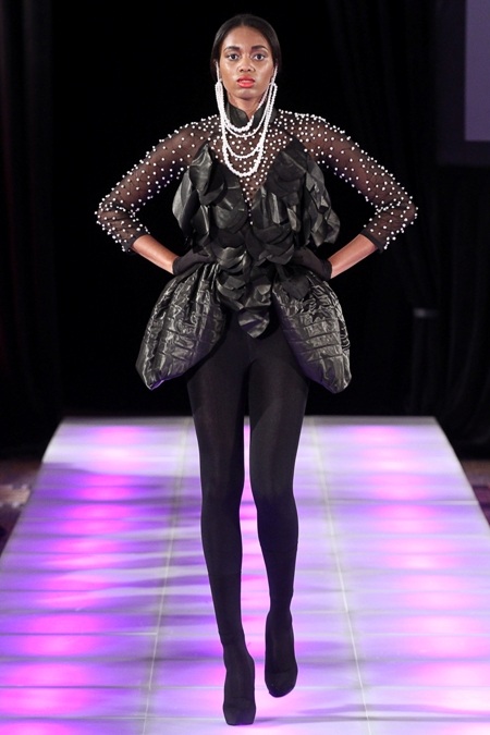 Ngắm thời trang Việt ấn tượng trên sàn catwalk New York - 2 Ngắm thời trang Việt ấn tượng trên sàn catwalk New York