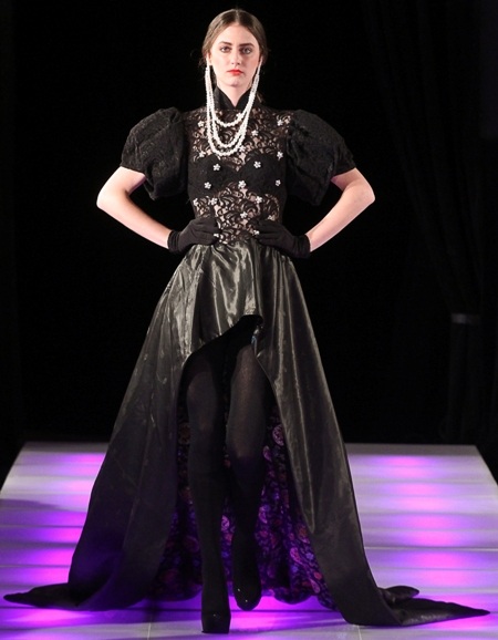 Ngắm thời trang Việt ấn tượng trên sàn catwalk New York - 6 Ngắm thời trang Việt ấn tượng trên sàn catwalk New York