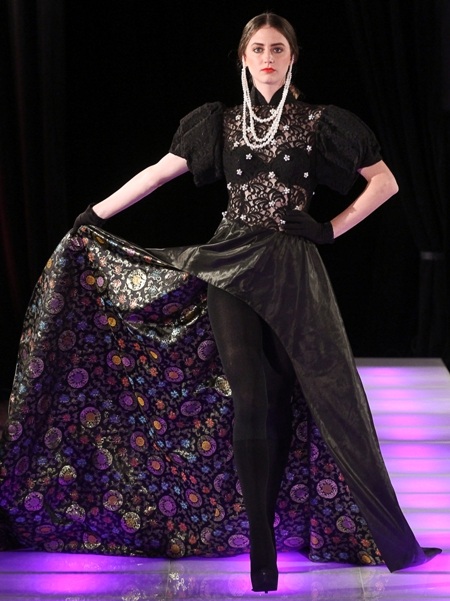 Ngắm thời trang Việt ấn tượng trên sàn catwalk New York - 7 Ngắm thời trang Việt ấn tượng trên sàn catwalk New York