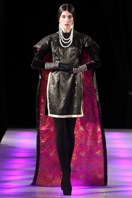 Ngắm thời trang Việt ấn tượng trên sàn catwalk New York