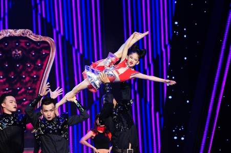 Bảo Ngọc - thí sinh đội Đoan Trang, Phan Hiển tiếp nối với màn hóa thân thành Lady Gaga