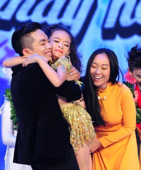 Tiết mục đã nhận được những tràng pháo tay cổ vũ nồng nhiệt từ khắp khán phòng