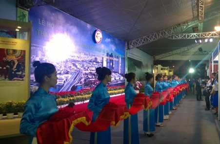 Lễ hội TPHCM: Lung linh sắc màu văn hóa - 5 Nghi thức cắt băng khai mạc cho lễ hội được chuẩn bị chu đáo