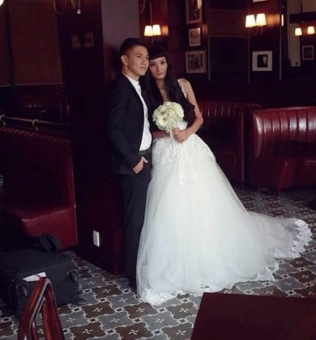 Lê Thúy và bạn trai đã chụp ảnh cưới trong một quán cà phê lãng mạn ở TPHCM