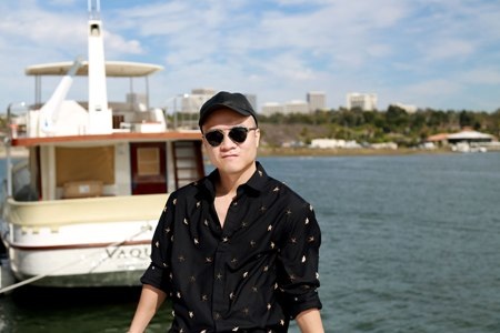 Nữ hoàng ảnh lịch đã tranh thủ ghi lại những khoảnh khắc đẹp trên chiếc du thuyền này.