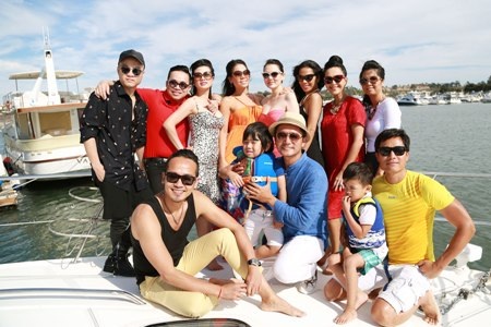 Những người đẹp khoe sắc trên chiếc du thuyền sang trọng ở đất Mỹ.