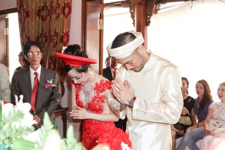 "Cá sấu chúa" Quỳnh Nga hạnh phúc bên chú rể Doãn Tuấn - 1 Trước đó, lễ ăn hỏi đã được tổ chức tại quê nhà của cô dâu ở Hưng Yên vào trưa ngày 4/9 vừa qua