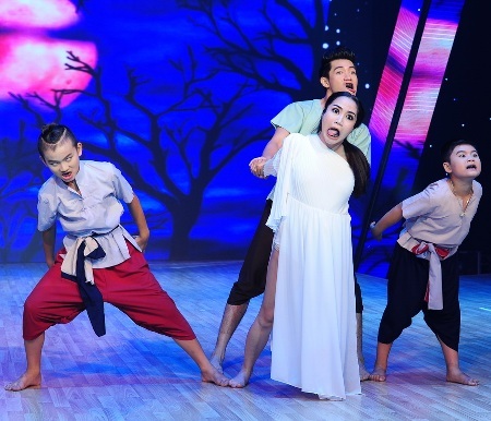 Phần trình diễn của các thầy trò đã nhận được sự cổ vũ cuồng nhiệt từ khán giả.