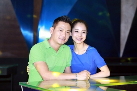 Vợ chồng hoa hậu Jennifer Phạm bế con đi cúng Tổ nghề - 9 Sau khi li hôn với Quang Dũng, chị và doanh nhân Đức Hải đã tái hôn với nhau vào cuối năm 2012.