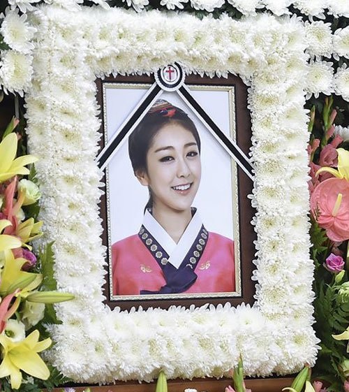 Thi thể của Rise của nhóm Ladie’s Code sẽ được hỏa thiêu - 1 Tang lễ lần hai của Rise sẽ được tổ chức tại quê nhà Nhật Bản