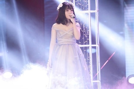 Nữ ca sĩ 17 tuổi hát đầy cảm xúc trong ca khúc