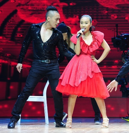 Đoan Trang quyến rũ trên sân khấu Bước nhảy hoàn vũ