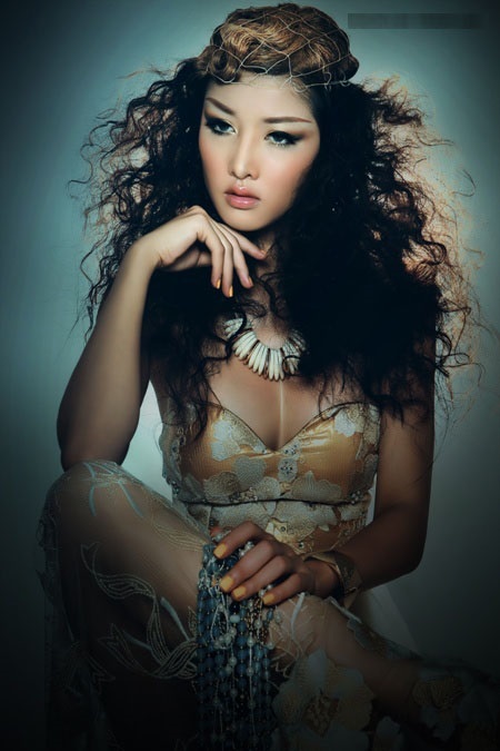 Hoa hậu Triệu Thị Hà "lột xác" sau scandal trả vương miện - 10 Chia sẻ với