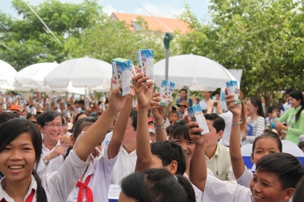 Nghệ sĩ Xuân Bắc hạnh phúc khi được sẻ chia nghĩa tình - 3 Phát triển cả về thể chất lẫn trí tuệ là tiêu chí của Quỹ sữa Vươn cao Việt Nam.