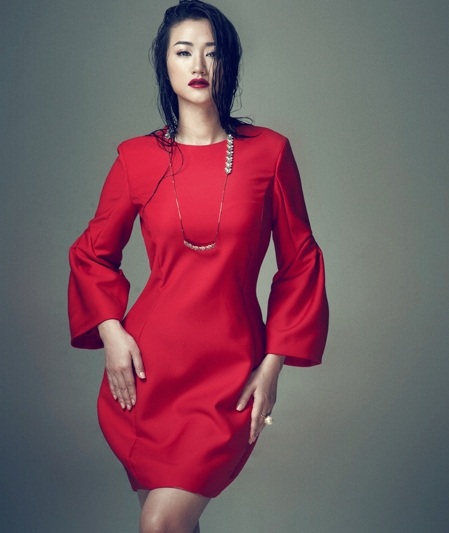 Maya "táo bạo" dùng tay che ngực trần - 6 Single này cũng là một trong những dự án chủ đạo của Maya trong kế hoạch âm nhạc năm 2014.