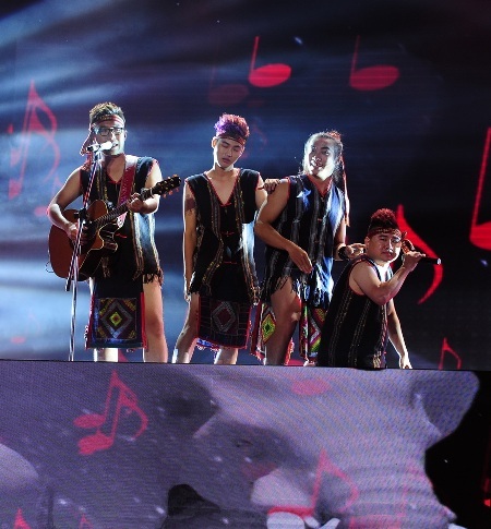 F-band gây bất ngờ với bản mash up các ca khúc hát về Tây Nguyên