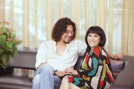 Cẩm Vân - Khắc Triệu: Sánh bước bền lâu chân không mỏi - 1 Cẩm Vân - Khắc Triệu luôn khiến mọi người ngưỡng mộ trước hạnh phúc của mình.