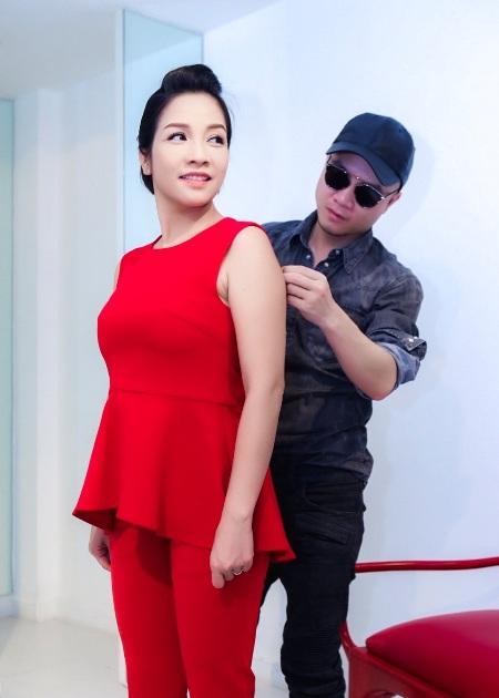 Với phần trang phục lần này, Mỹ Linh đã tin tưởng giao toàn bộ cho NTK Đỗ Mạnh Cường.