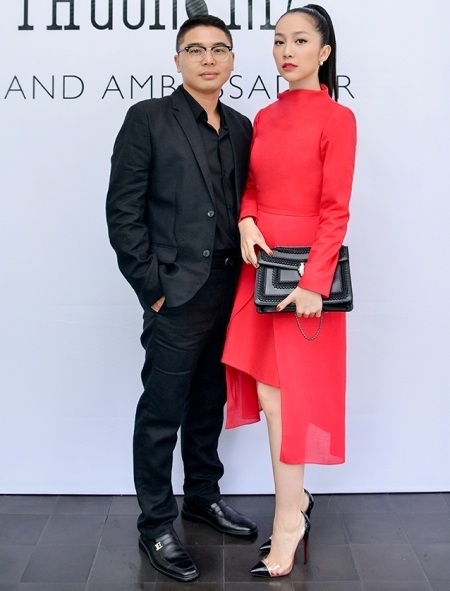 Người đẹp Linh Nga khoe nhan sắc mặn mà bên đại diện của NTK Phương My tại sự kiện hôm qua.