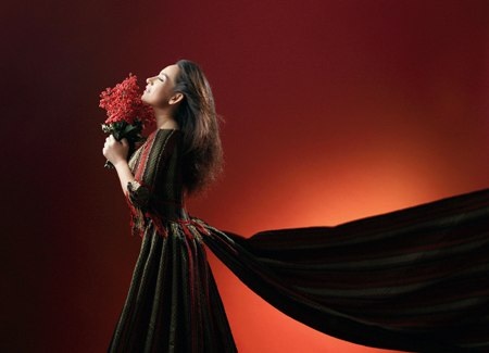 Phi Nhung: “Tôi không thích được gọi là con lai”