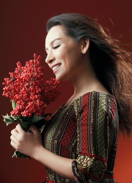 Phi Nhung: “Tôi không thích được gọi là con lai”