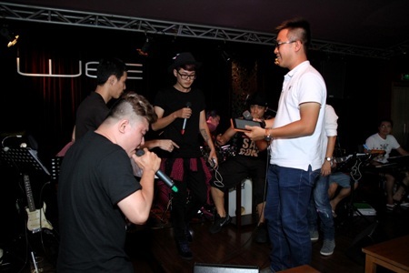 FBand tiếp tục thể hiện thế mạnh mash-up