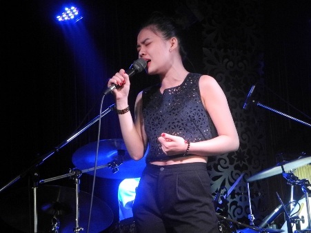 Giang Hồng Ngọc thay đổi với phong cách sôi động