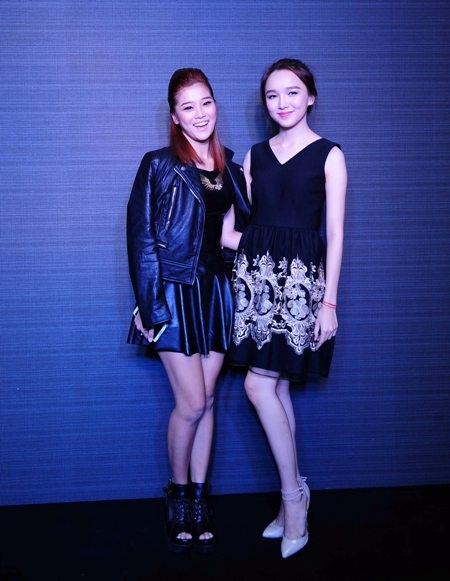 Phương Uyên "cháy" hết mình bên học trò cưng - 6 Thảo My Idol giản dị với chiếc váy đen ngắn tại sự kiện.