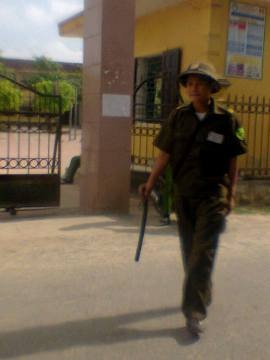 Hà Tĩnh: 1 thí sinh bị ngất xỉu trong phòng thi - 2 Lực lượng an ninh bên ngoài ra vào tự do