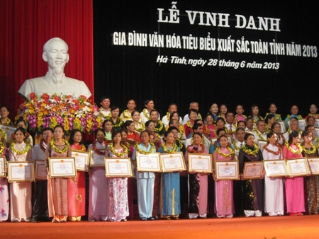 Hà Tĩnh: Vinh danh gần 100 gia đình văn hóa tiêu biểu - 2 96 gia đình văn hóa tiêu biểu được vinh danh trong ngày Gia đình Việt Nam