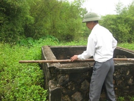 Phát hiện giếng nước cổ thời Chăm Pa - 9 Do mấy hôm trời mưa nên mực nước đo được là 1,8m