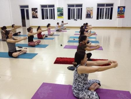 Lớp học yoga tại bệnh viện TP Hà Tĩnh