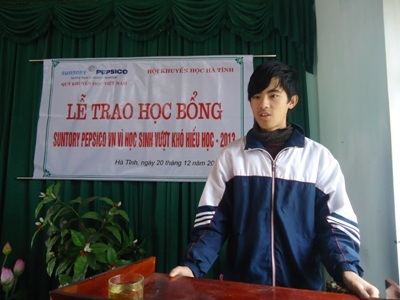 Em Dương Đức Thắng gửi lời cám ơn đến công ty Pesico VN và quỹ khuyến học Việt Nam