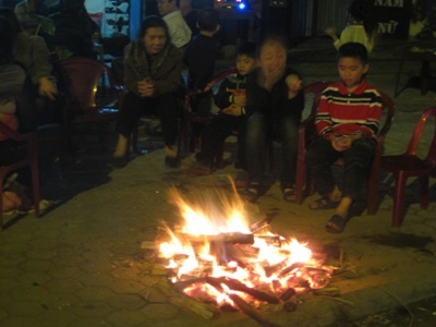 và cùng chuyện trò là một nét văn hóa của người dân Thành Sen mỗi khi Tết đến Xuân về