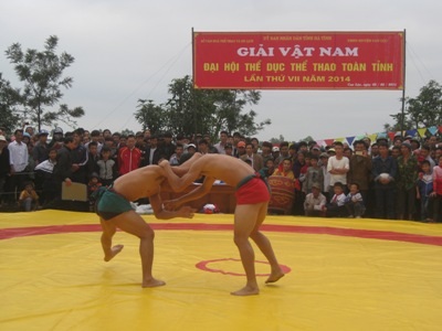 Hà Tĩnh: Khai hội chùa Hương Tích - 4 Đấu vật...