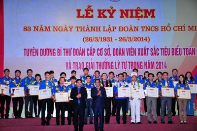 Hà Tĩnh: Vinh danh 100 bí thư đoàn, đoàn viên xuất sắc toàn quốc - 2 100 gương mặt Đoàn xuất sắc toàn quốc năm 2014