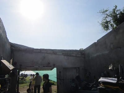 Hộ gia đình anh Trần Quốc Quế (xóm 3, xã Gia Hanh) bị tốc mái hoàn toàn