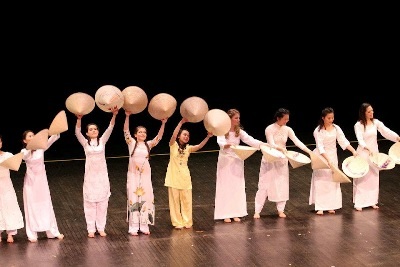 Thùy Dương luôn muốn giới thiệu văn hóa VN tới bạn bè quốc tế