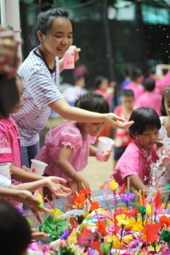 Mỗi chuyến đi là mỗi trải nghiệm thú cị của cô gái trẻ này