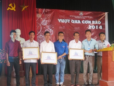 Mỗi xã sẽ được các đơn vị từ thiện tặng 1 chiếc thuyền để sử dụng trong mùa mưa bão sắp tới